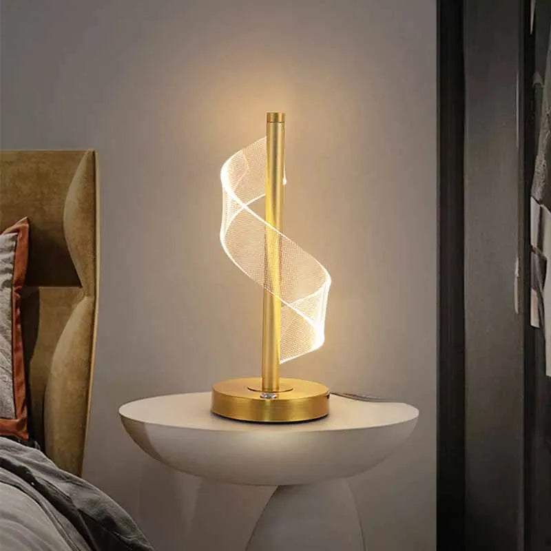 Lampe de Table  Éclat Doré et Design Contemporain - HelioLux